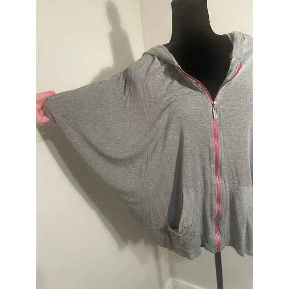 Twiggy London Iconic Hooded Poncho Sweatshirt Gray Size Medium - Picture 3 of 9